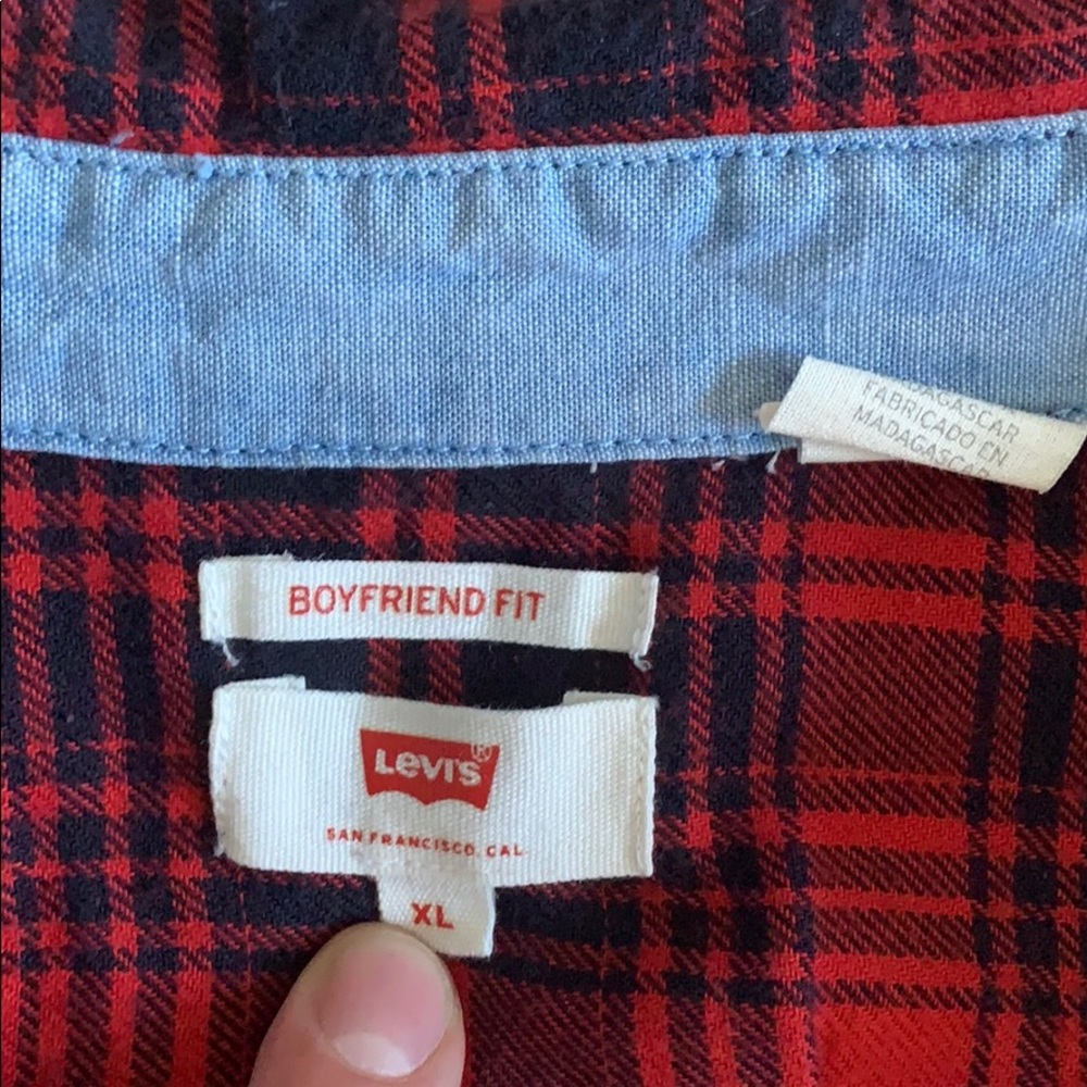 Levi’s flannel - Picture 2 of 3